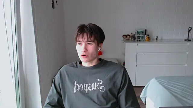 Snapshot of MarkusDean chatting on 12.05.25 MarkusDean online show from 12.05.25