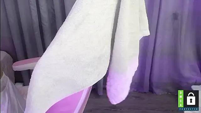 Snapshot of San___San chatting on 01.14.25 San San online show from 01.14.25