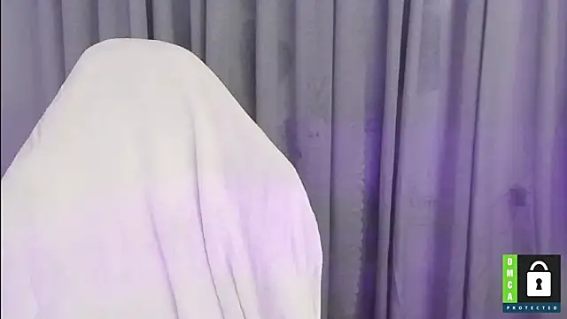 Snapshot of San___San chatting on 01.14.25 San San online show from 01.14.25