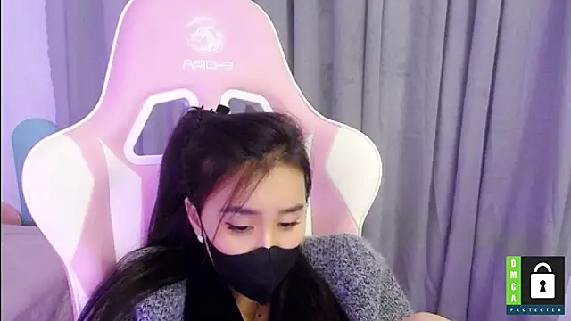 Snapshot of San___San chatting on 02.08.25 San San online show from 02.08.25