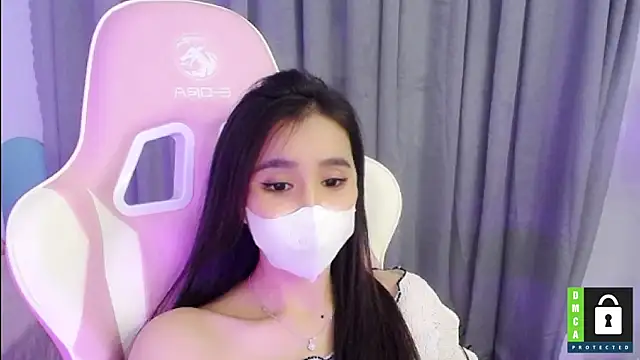 Snapshot of San___San chatting on 02.10.25 San San online show from 02.10.25