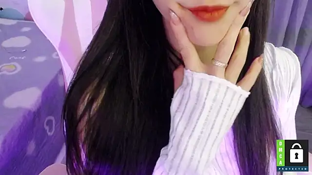 Snapshot of San___San chatting on 02.19.25 San San online show from 02.19.25