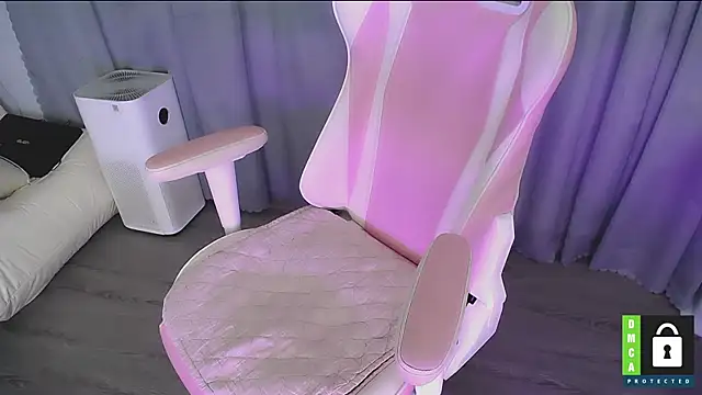 Snapshot of San___San chatting on 11.28.25 San San online show from 11.28.25