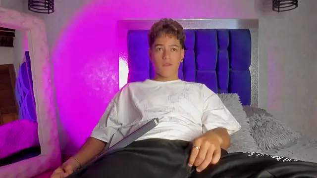 Snapshot of Levy_Steve chatting on 12.04.24 Levy Steve online show from 12.04.24