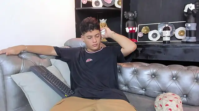 Snapshot of Levy_Steve chatting on 02.28.25 Levy Steve online show from 02.28.25