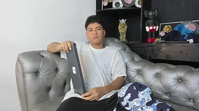 Snapshot of Levy_Steve chatting on 03.08.25 Levy Steve online show from 03.08.25