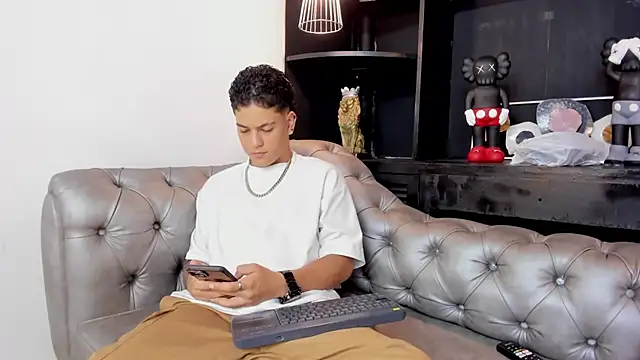 Snapshot of Levy_Steve chatting on 03.20.25 Levy Steve online show from 03.20.25