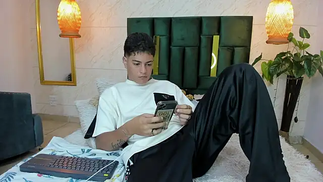 Snapshot of Levy_Steve chatting on 09.20.25 Levy Steve online show from 09.20.25