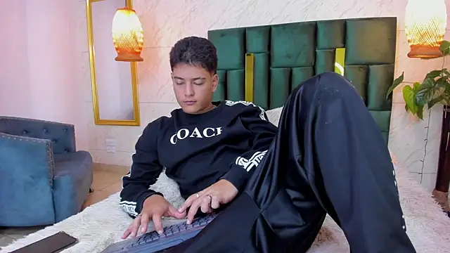 Snapshot of Levy_Steve chatting on 09.21.25 Levy Steve online show from 09.21.25