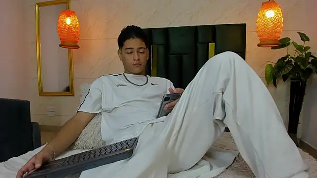 Snapshot of Levy_Steve chatting on 10.12.25 Levy Steve online show from 10.12.25