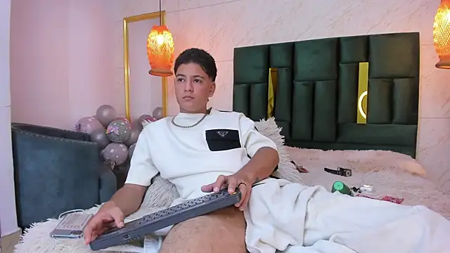 Snapshot of Levy_Steve chatting on 10.16.25 Levy Steve online show from 10.16.25