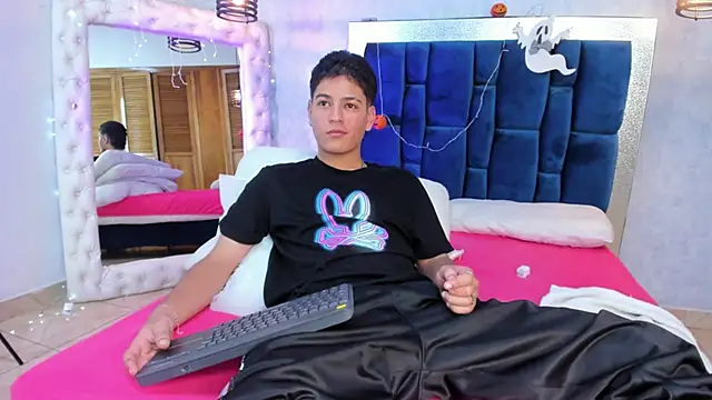 Snapshot of Levy_Steve chatting on 11.03.25 Levy Steve online show from 11.03.25