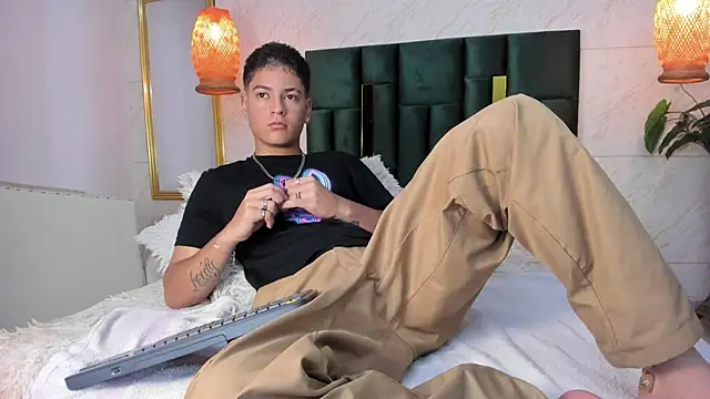 Snapshot of Levy_Steve chatting on 11.07.25 Levy Steve online show from 11.07.25