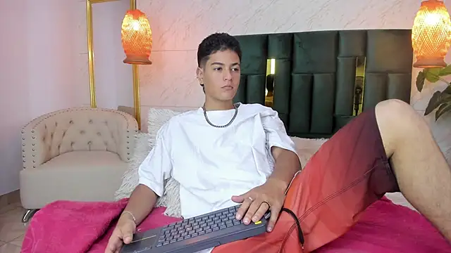 Snapshot of Levy_Steve chatting on 11.13.25 Levy Steve online show from 11.13.25