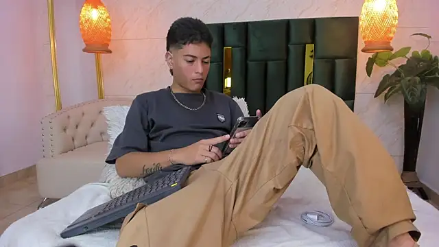 Snapshot of Levy_Steve chatting on 11.15.25 Levy Steve online show from 11.15.25