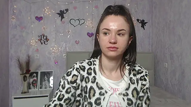 Snapshot of KaraCriegs chatting on 02.23.25 KaraCriegs online show from 02.23.25