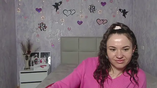 Snapshot of KaraCriegs chatting on 03.02.25 KaraCriegs online show from 03.02.25