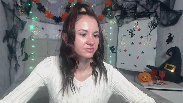 Snapshot of KaraCriegs chatting on 10.23.25 KaraCriegs online show from 10.23.25