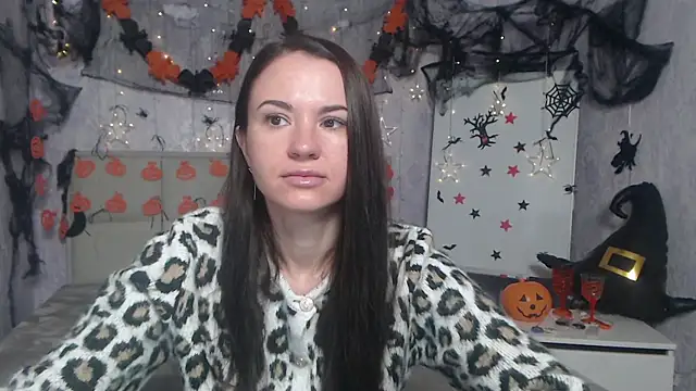 Snapshot of KaraCriegs chatting on 10.25.25 KaraCriegs online show from 10.25.25