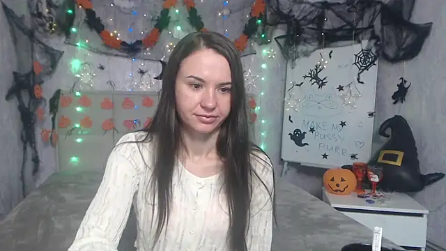 Snapshot of KaraCriegs chatting on 11.01.25 KaraCriegs online show from 11.01.25