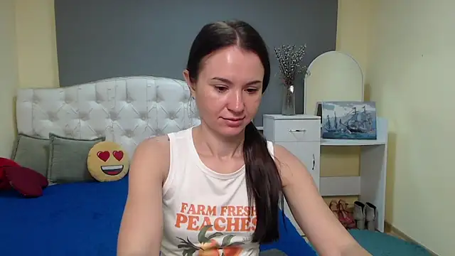 Snapshot of KaraCriegs chatting on 11.07.25 KaraCriegs online show from 11.07.25