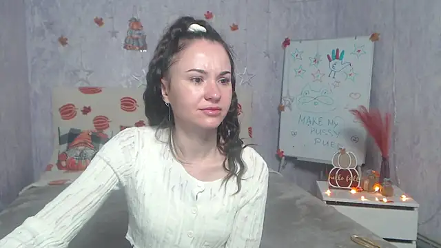 Snapshot of KaraCriegs chatting on 11.14.25 KaraCriegs online show from 11.14.25