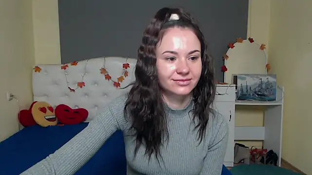 Snapshot of KaraCriegs chatting on 11.15.25 KaraCriegs online show from 11.15.25