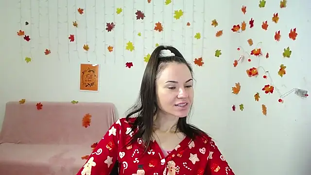 Snapshot of KaraCriegs chatting on 11.21.25 KaraCriegs online show from 11.21.25