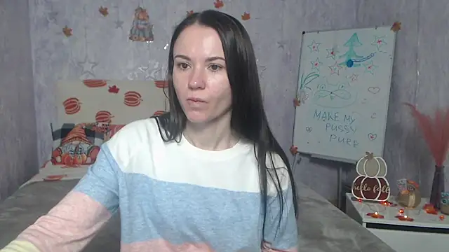 Snapshot of KaraCriegs chatting on 11.29.25 KaraCriegs online show from 11.29.25