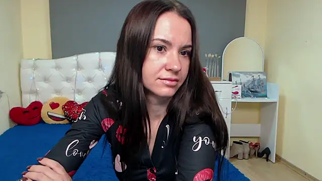 Snapshot of KaraCriegs chatting on 12.02.25 KaraCriegs online show from 12.02.25