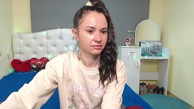 Snapshot of KaraCriegs chatting on 12.05.25 KaraCriegs online show from 12.05.25