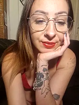 Snapshot of An_g_elly chatting on 11.20.25 An g elly online show from 11.20.25