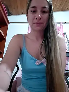 Snapshot of Iris_love18 chatting on 05.13.26 Iris love18 online show from 05.13.26
