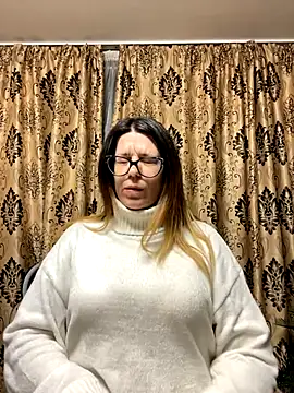 Snapshot of NadiraNoor chatting on 10.15.25 NadiraNoor online show from 10.15.25