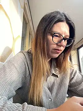 Snapshot of NadiraNoor chatting on 10.21.25 NadiraNoor online show from 10.21.25