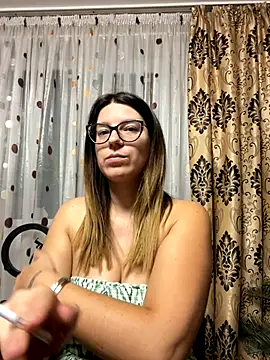 Snapshot of NadiraNoor chatting on 10.25.25 NadiraNoor online show from 10.25.25