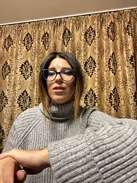 Snapshot of NadiraNoor chatting on 10.28.25 NadiraNoor online show from 10.28.25