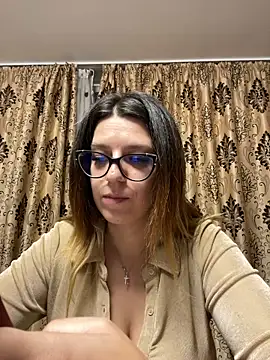 Snapshot of NadiraNoor chatting on 11.10.25 NadiraNoor online show from 11.10.25