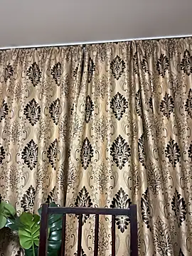 Snapshot of NadiraNoor chatting on 11.25.25 NadiraNoor online show from 11.25.25