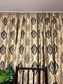 Snapshot of NadiraNoor chatting on 11.25.25 NadiraNoor online show from 11.25.25