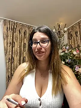 Snapshot of NadiraNoor chatting on 12.17.25 NadiraNoor online show from 12.17.25