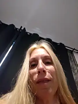 Snapshot of Ina_HotX chatting on 12.08.24 Ina HotX online show from 12.08.24