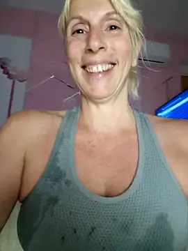 Snapshot of Ina_HotX chatting on 10.02.25 Ina HotX online show from 10.02.25