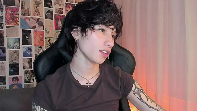 Snapshot of liamelf chatting on 12.17.24 liamelf online show from 12.17.24