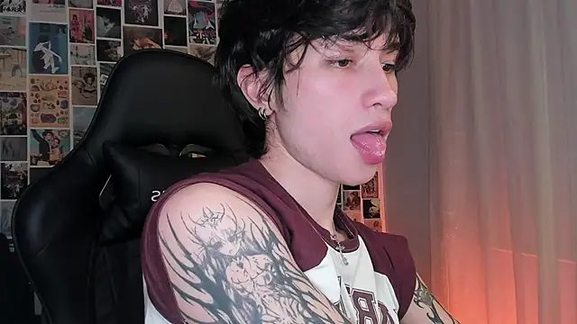 Snapshot of liamelf chatting on 12.27.24 liamelf online show from 12.27.24