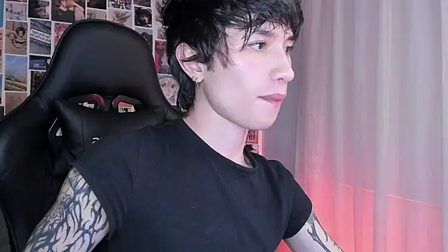 Snapshot of liamelf chatting on 03.06.25 liamelf online show from 03.06.25