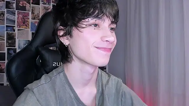 Snapshot of liamelf chatting on 03.23.25 liamelf online show from 03.23.25