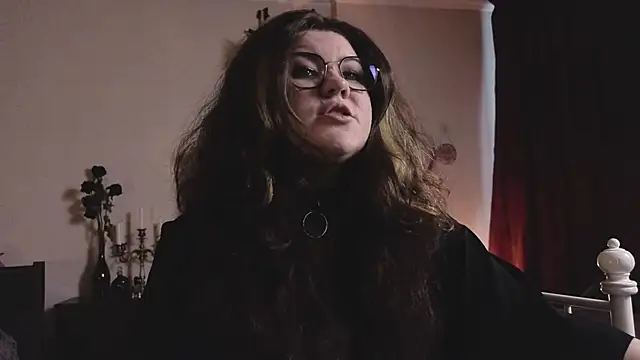 Laura Karamazov online show from 02.11.26