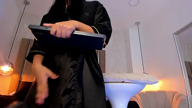 Martinaa Jones  online show from 12.03.25