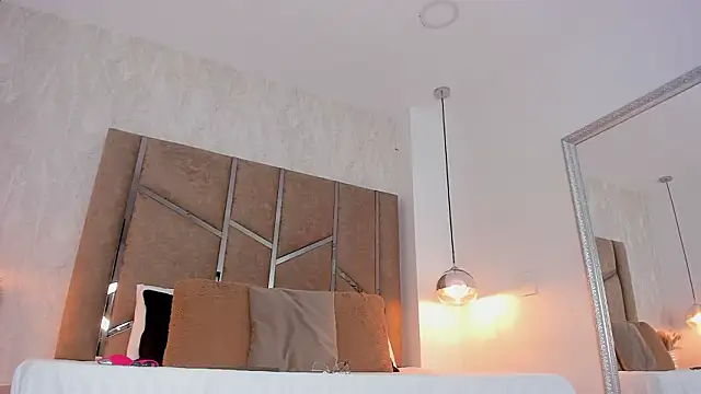 Martinaa Jones  online show from 03.02.26